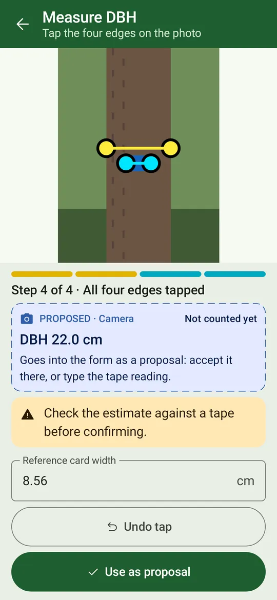 Measuring a diameter with the camera: the four edges tapped on the photo of the trunk and the reference card, and the proposed DBH of 22.0 cm.