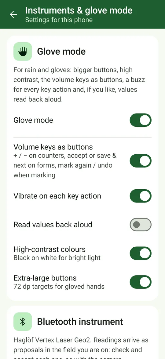 Instruments & glove mode: switches for glove mode, volume keys as buttons, vibrate on each key, read values aloud, high-contrast colours and extra-large buttons.