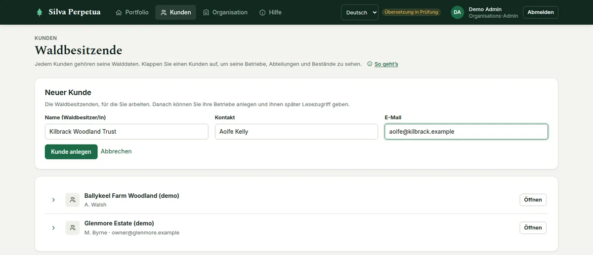 Die Seite Kunden mit geöffnetem Formular „Neuer Kunde“: Name, Kontakt und E-Mail der Waldbesitzenden.