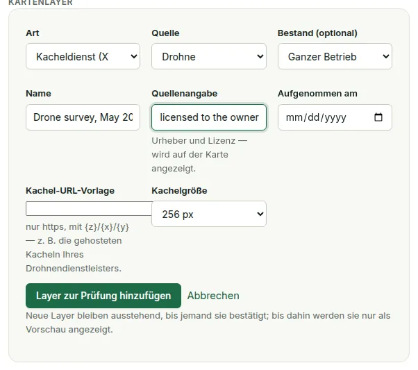 Das Formular „Kartenlayer hinzufügen“: Art, Quelle, Bestand, Name, Quellenangabe, Aufnahmedatum, die Datei und die Option Landschaftskontext.