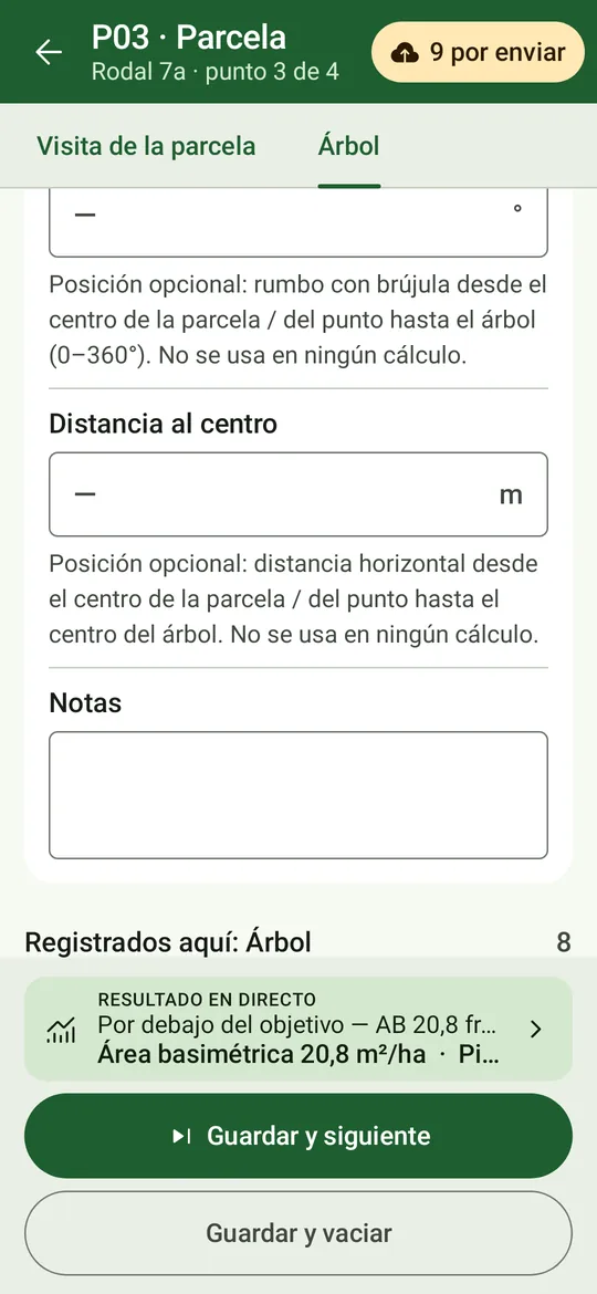 Los árboles registrados en esta parcela, cada uno con su estado de sincronización e iconos para editar y eliminar.
