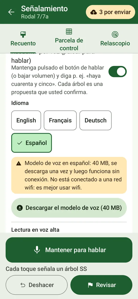 Los ajustes «Manos libres» al pie del conteo: voz e idioma con la descarga del modelo de voz, nivel de relectura, avisos de cupo, teclas de volumen y confirmación automática.