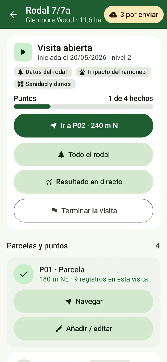 Una visita en curso: sus temas, 1 de 4 puntos hecho, «Ir a P02 · 240 m N», «Todo el rodal» y «Resultado en directo», «Terminar la visita» y la lista de parcelas.