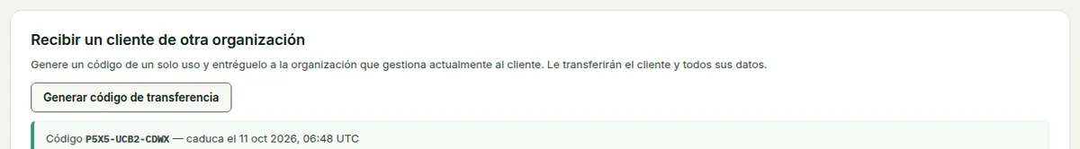 Recibir un cliente de otra organización: un botón «Generar código de transferencia» y un código de un solo uso con su caducidad.