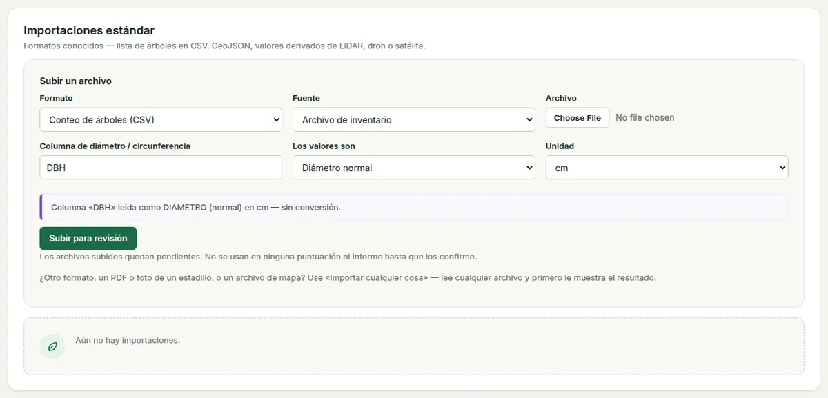 Importaciones estándar: un CSV de inventario pie a pie con su columna de diámetro o circunferencia, cómo se leen los valores, la unidad y «Subir para revisión».
