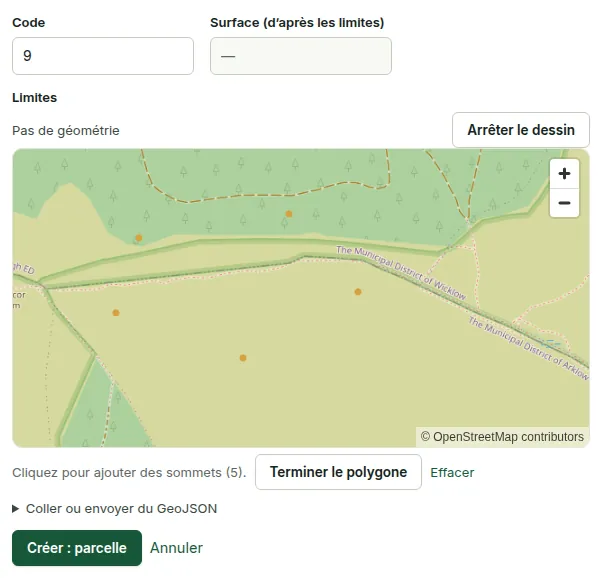 Le formulaire Nouvelle parcelle : un code, la surface calculée d’après sa limite, et une carte pour dessiner la limite avec le contour de la forêt comme contexte.