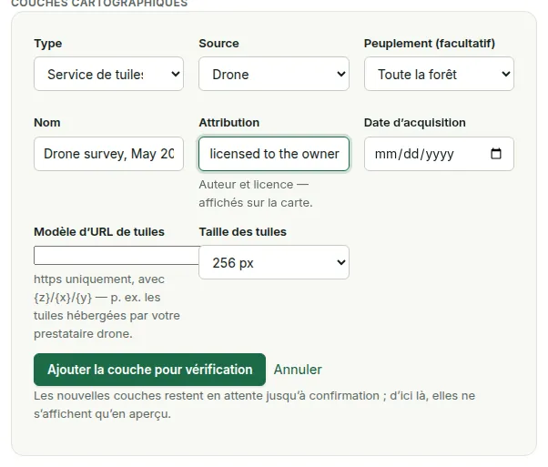 Le formulaire d’ajout de couche cartographique : type, source, peuplement, nom, attribution, date de prise de vue, le fichier, et l’option de contexte paysager.
