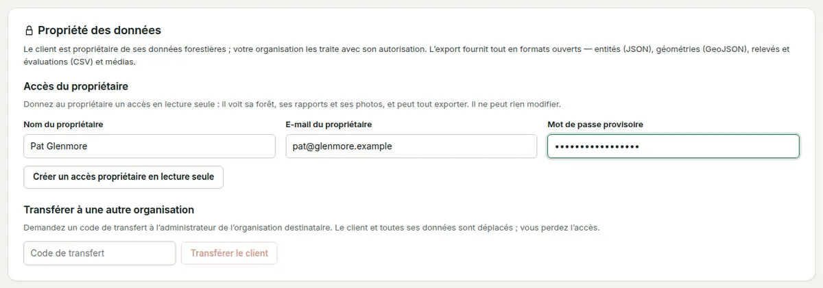 La carte « Propriété des données » sur la page d’un client : export, accès propriétaire avec nom, e-mail et mot de passe, et transfert vers une autre organisation.